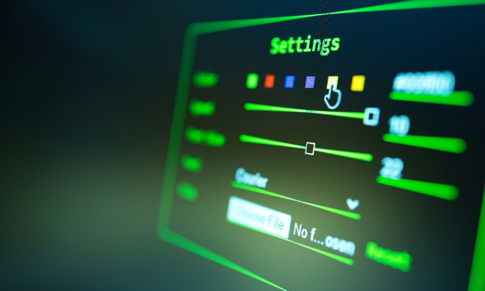 Computer screen showing color contrast setting controls.